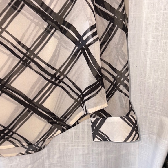 Banana Republic Black and White Blouse Classic Top - Picture 6 of 8